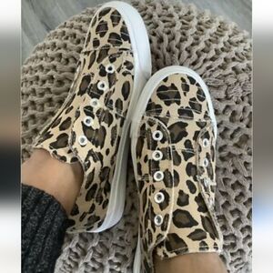 Leopard Print High-Top Sneakers Size 8 Womens